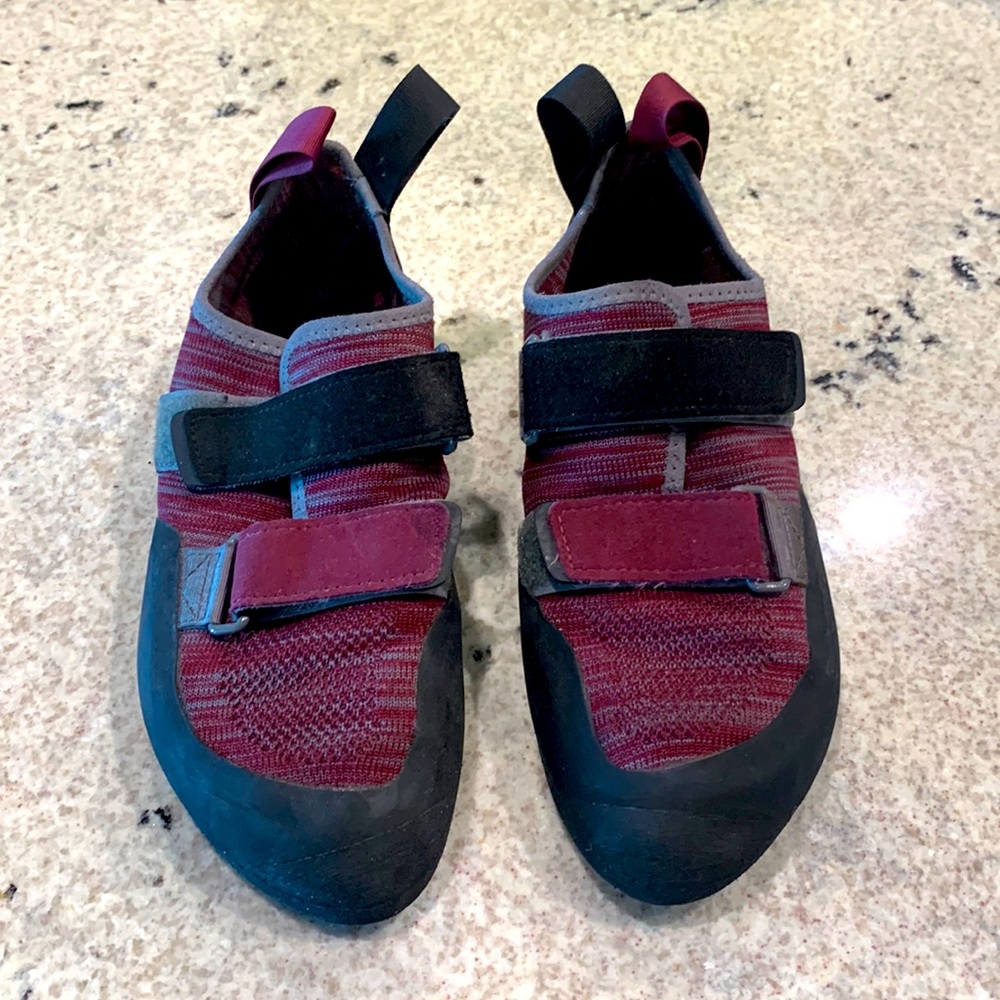 Black Diamond women’s climbing shoe